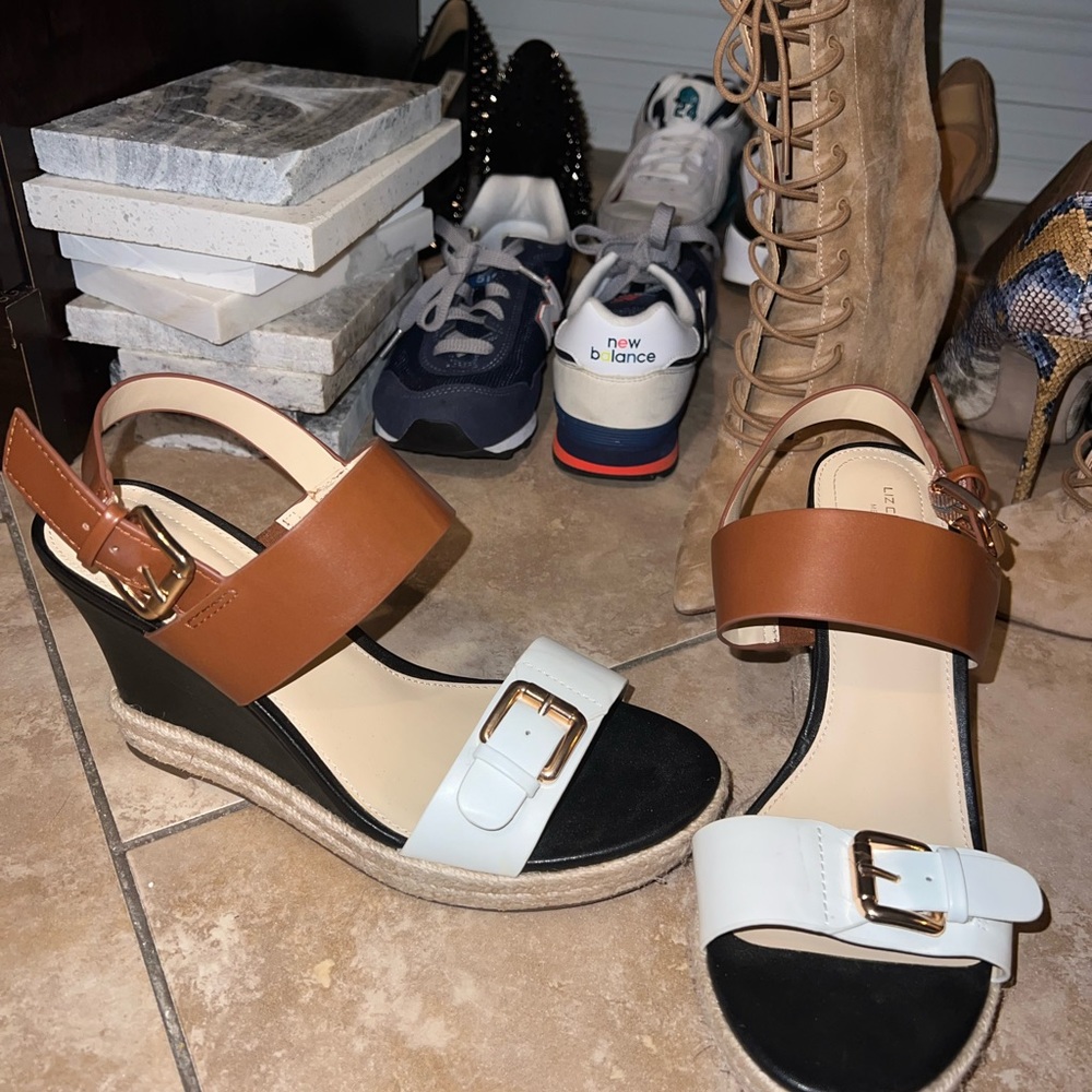 Liz Claiborne Wedges